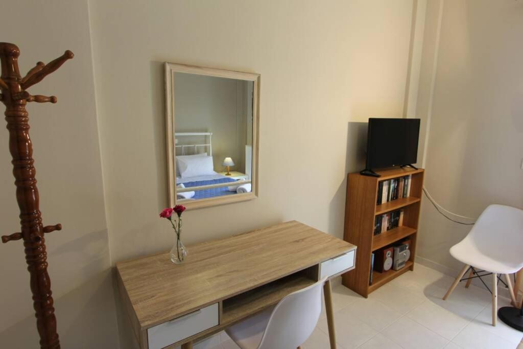 Cozy In The Heart Of The Town Apartment *